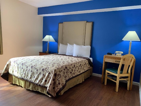 California Inn and Suites Bakersfield image 20