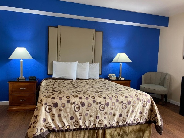 California Inn and Suites Bakersfield image 21