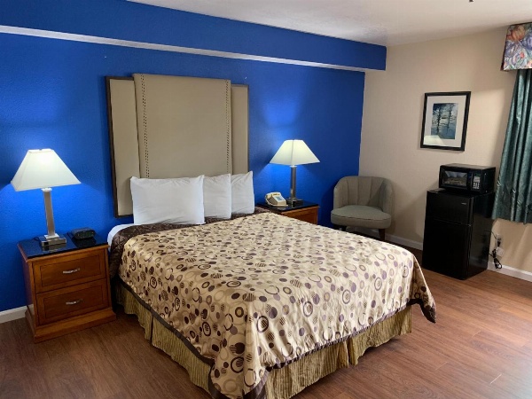 California Inn and Suites Bakersfield image 22