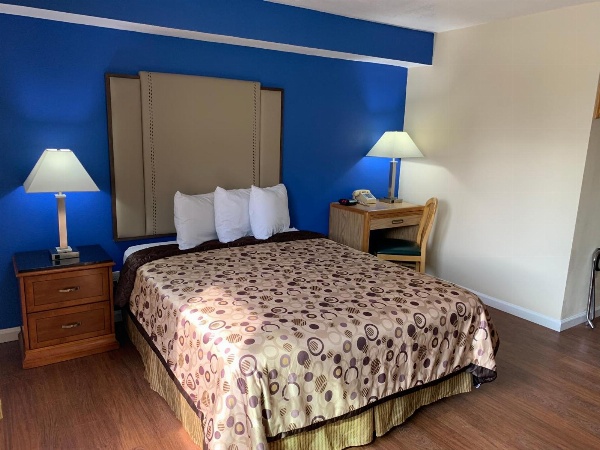 California Inn and Suites Bakersfield image 23