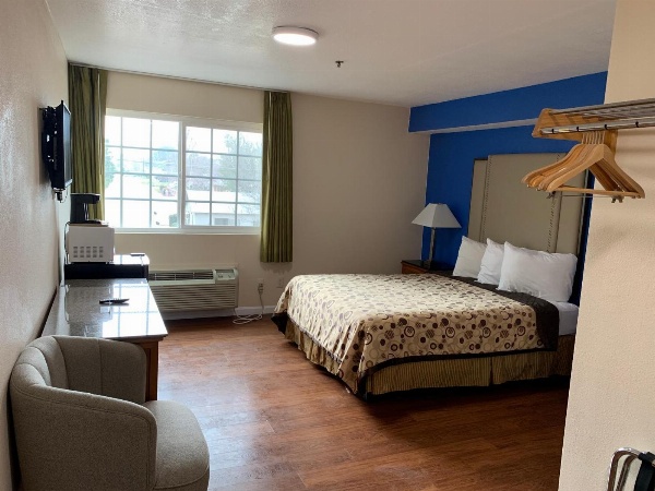 California Inn and Suites Bakersfield image 24