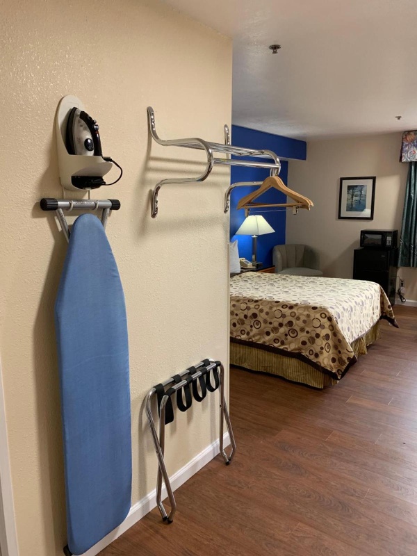 California Inn and Suites Bakersfield image 25