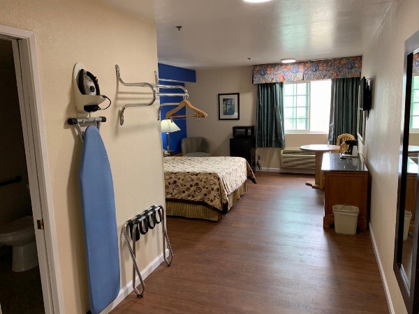 California Inn and Suites Bakersfield image 29