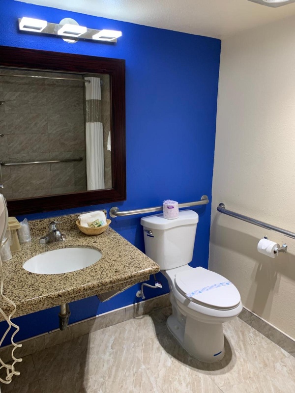 California Inn and Suites Bakersfield image 37