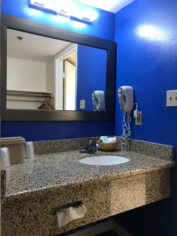 California Inn and Suites Bakersfield image 47