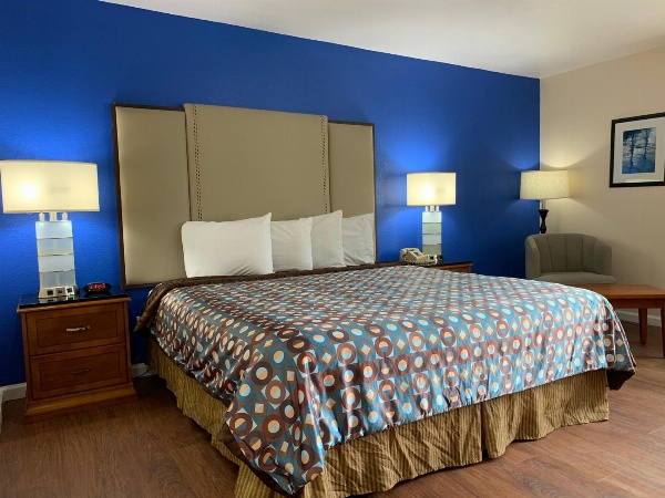 California Inn and Suites Bakersfield image 6